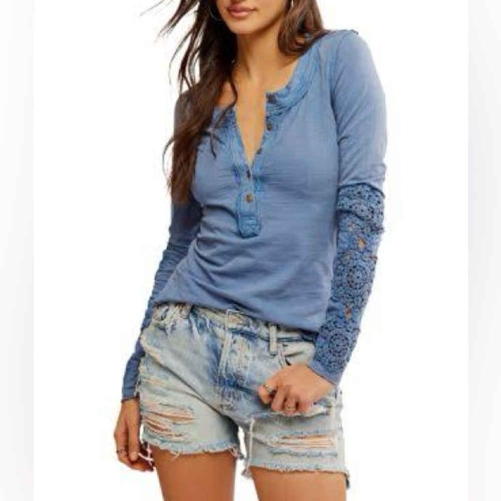 We The Free Our Song Henley Cuff Denim Grey Sz. Medium